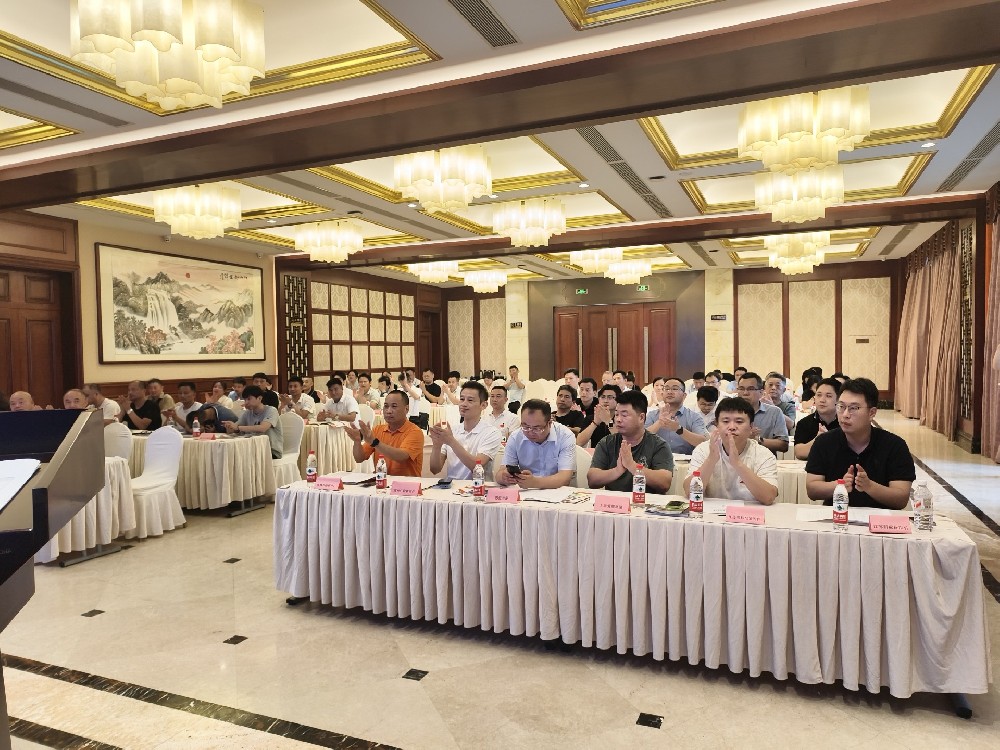 恭賀!世晟集團(tuán)被授予“江蘇省緊固件行業(yè)協(xié)會理事會副會長單位”榮譽牌匾